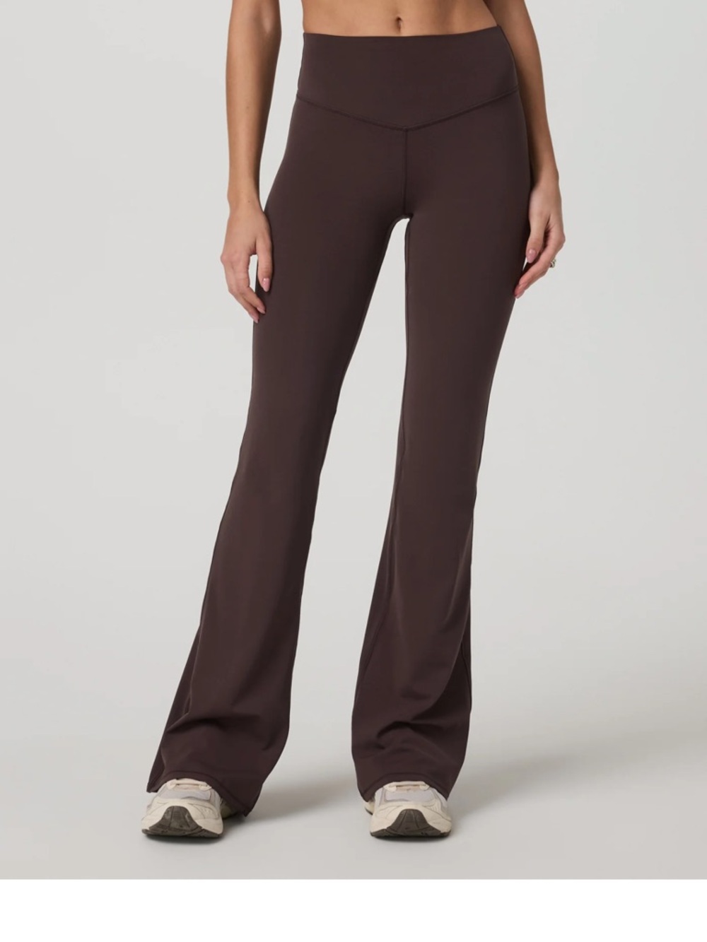 Vuori High-Waist Performance Leggings — Brown size Med.